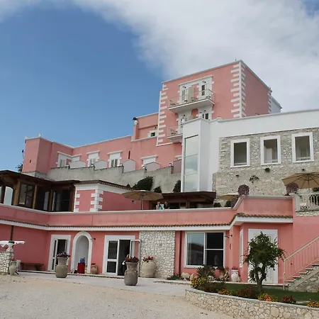 ホテル Boutique Il Castellino Relais ヴィエステ