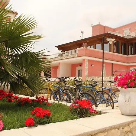 ホテル Boutique Il Castellino Relais ヴィエステ