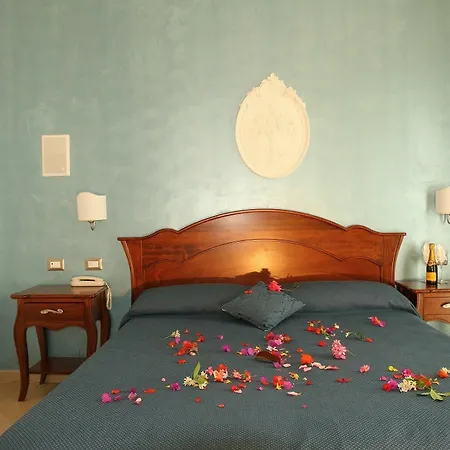 Boutique Il Castellino Relais 4* ヴィエステ